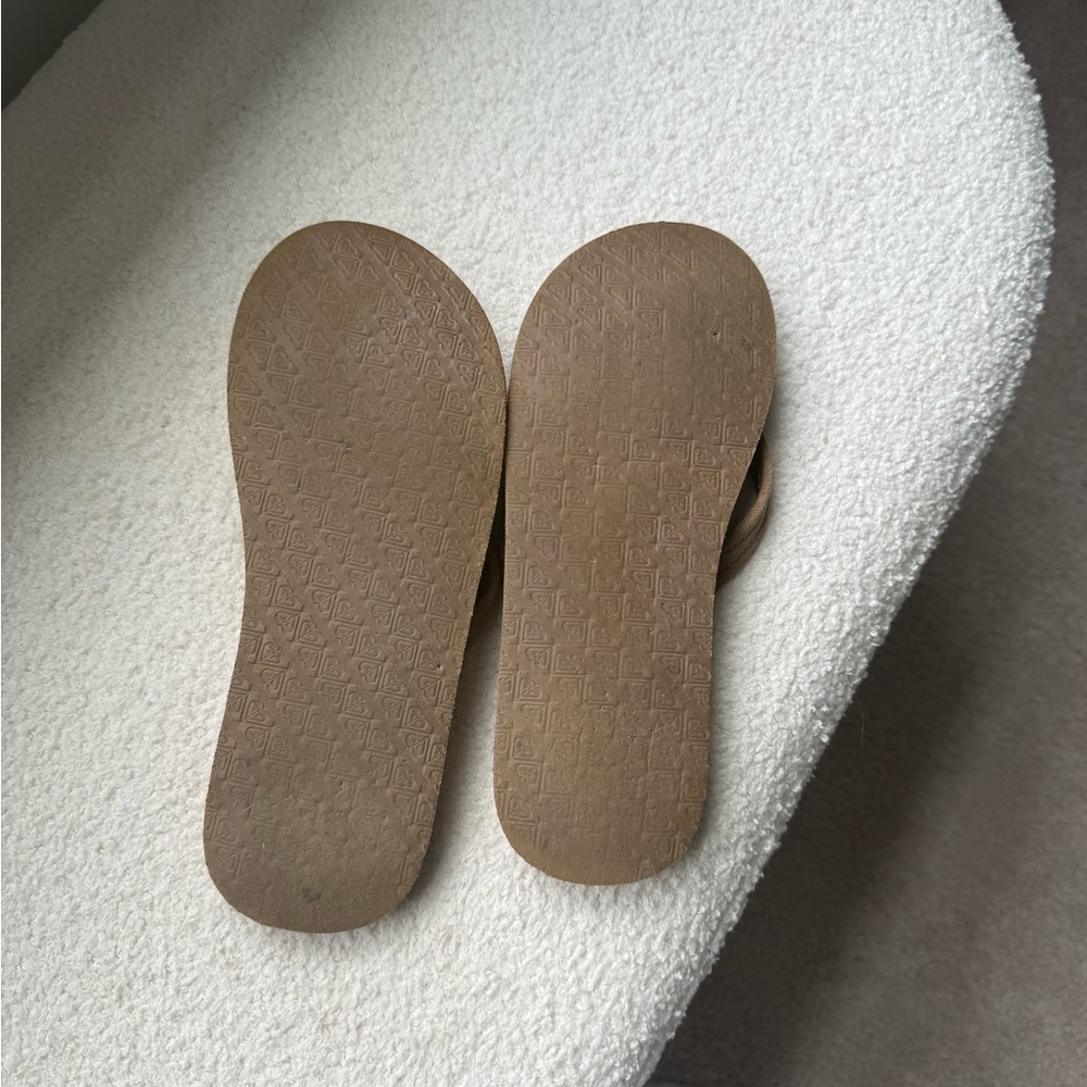 Roxy Tan Flip Flops with Logo - Picture 3 of 3